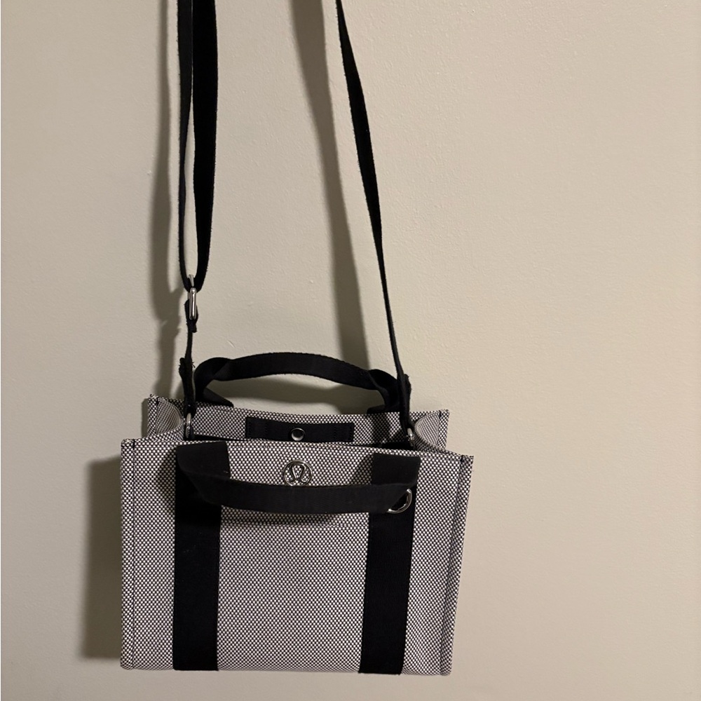 Lululemon Two Tone Canvas Tote Mini Bag ~ 4.5L ~ Anchor/Light Ivory NWT - Picture 4 of 4